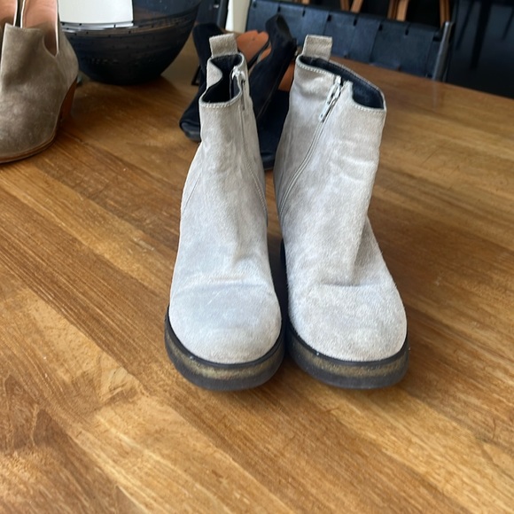 AMAZING WEDGE SUEDE LIGHT GREY BOOTS - Picture 2 of 6